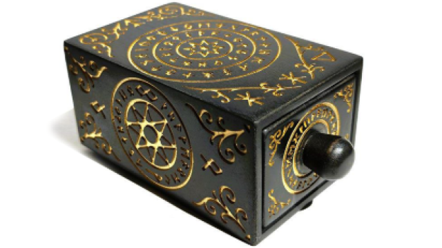 Magic Drawer Box by Matthew Hart - Close-Up Tricks & Street Magic